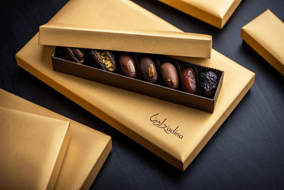 Iconic Gold 7 Pcs Carton Box With Assorted Dates